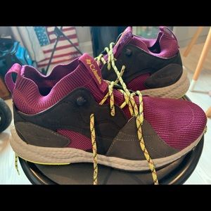 Columbia hiking shoe size 9.5